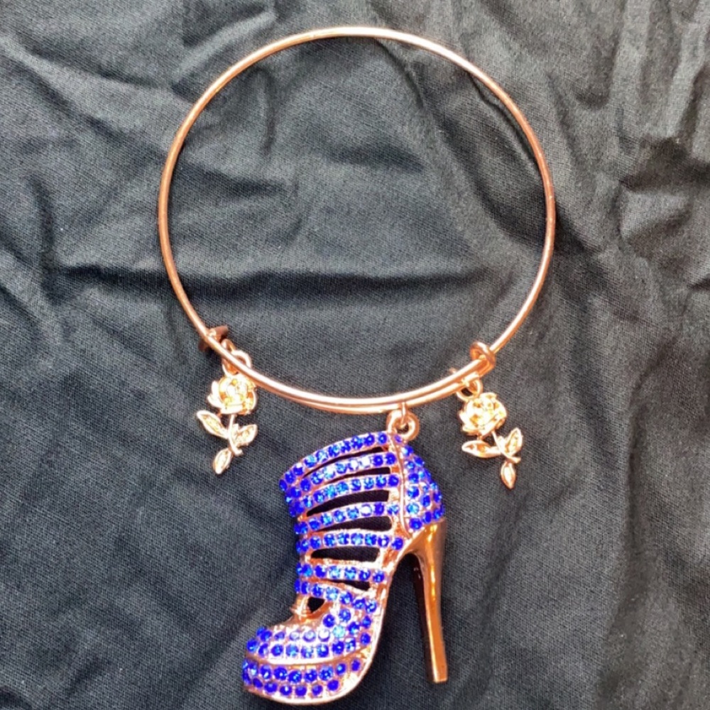 🌹🌹 Rose Gold Bangle 🌹🌹 - Picture 2 of 3